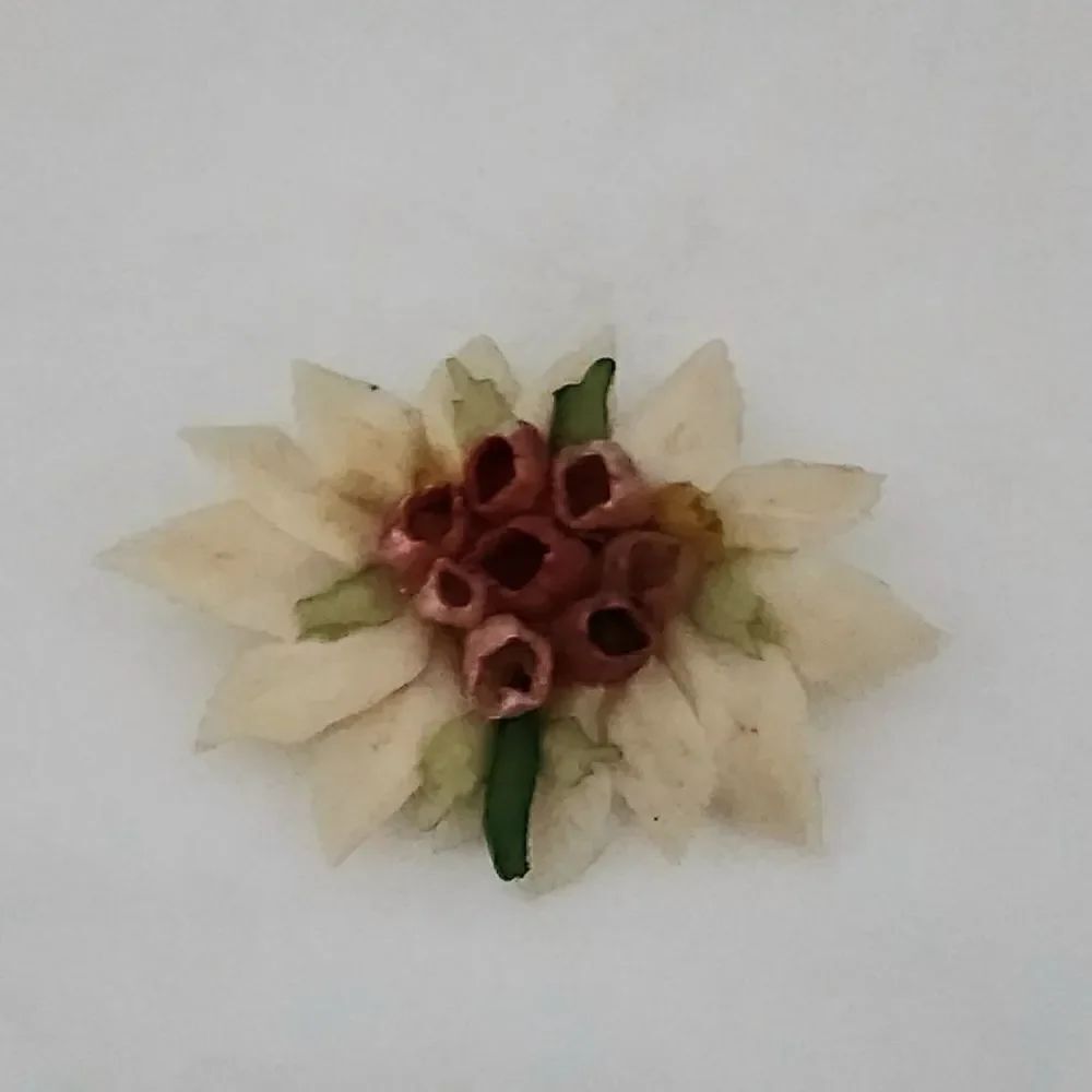 Vintage shell art brooch pin